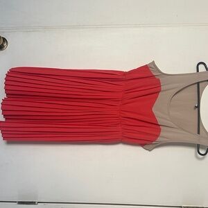 Chic Sleeveless Red and Tan Midi Dress